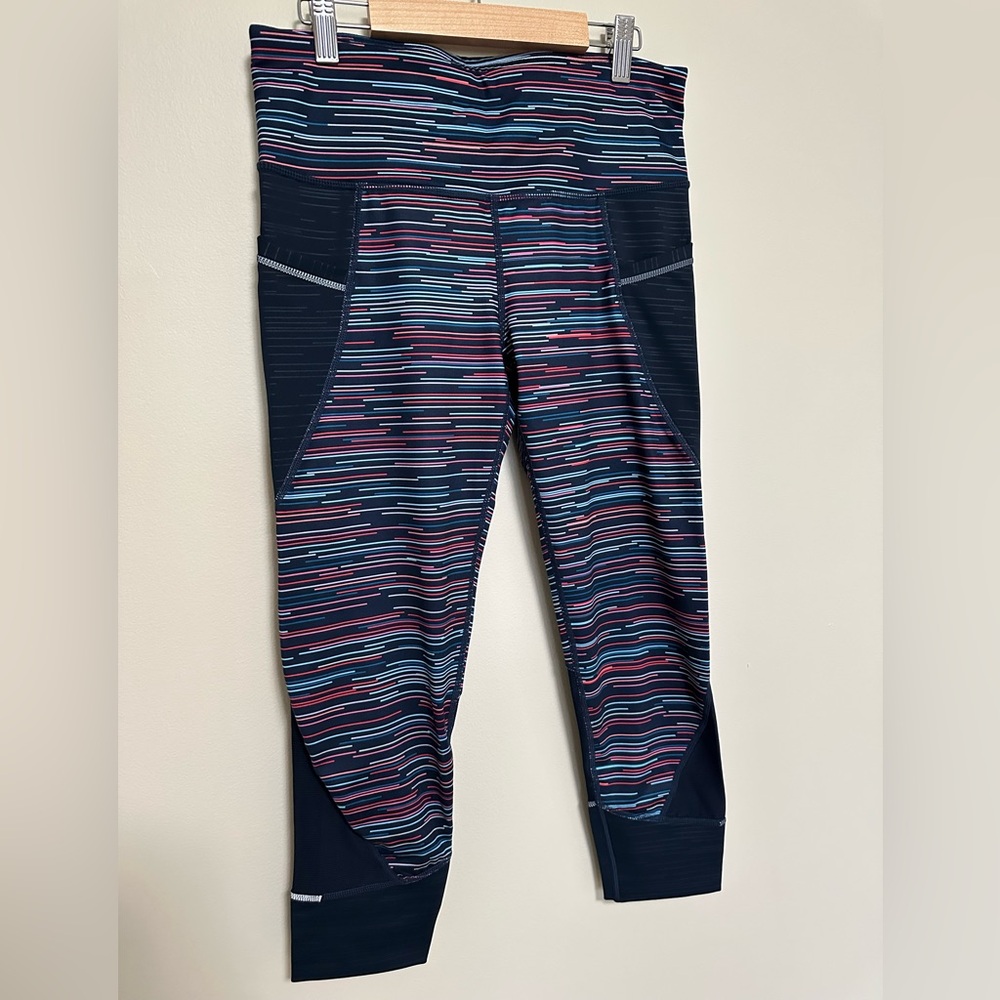 NWOT. Athleta Women’s capri leggings